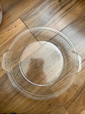 The Pyrex 683-C is a clear glass lid designed for vintage Pyrex 1.5-quart (1.5 L
